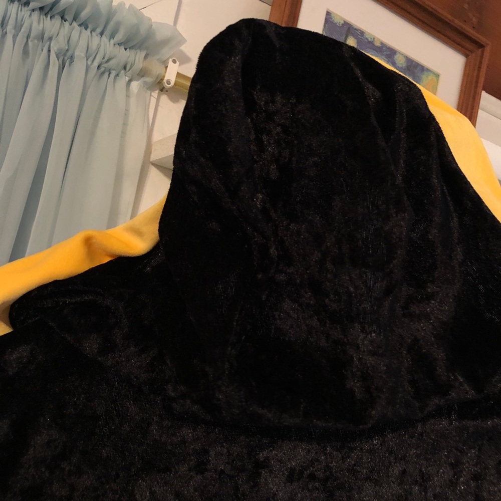 Velvet Robe - Picture 3 of 4